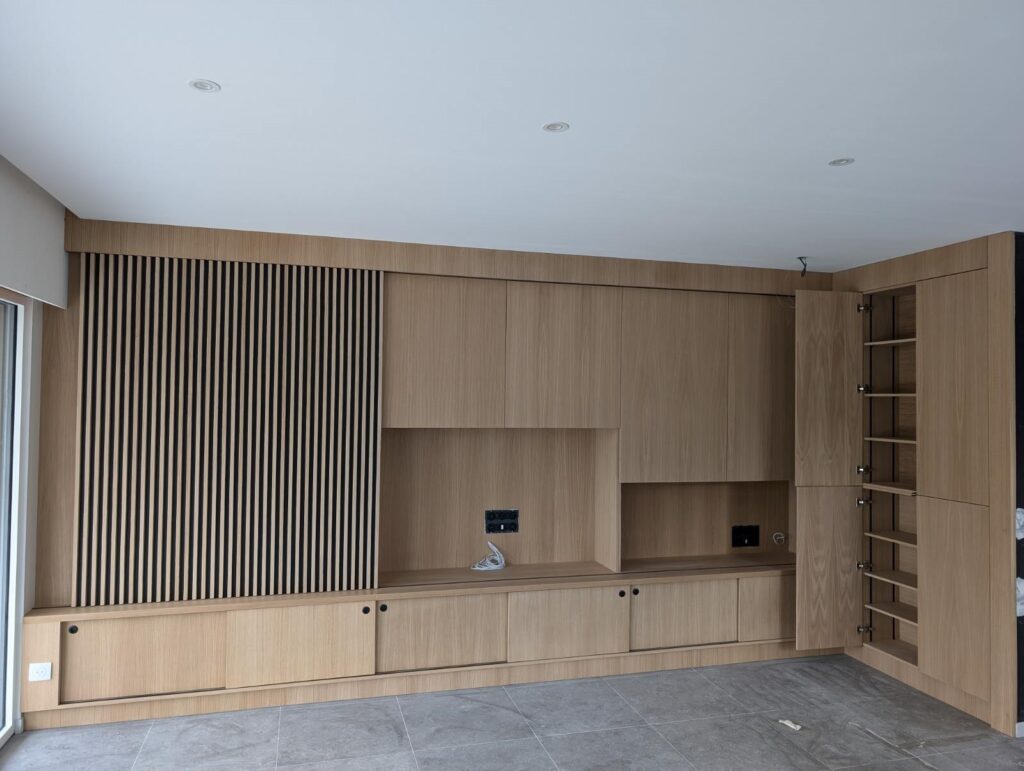 AMENAGEMENT-INTERIEUR-BIBLIOTHEQUE-MEUBLE-TV1